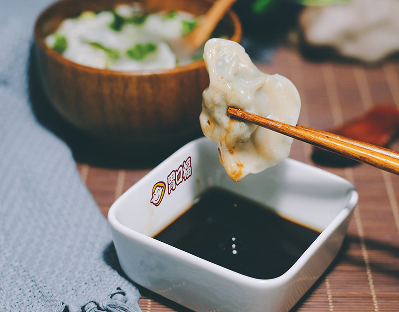 中秋佳節(jié)，月圓之夜，與家人歡聚，吃團圓餃子！
